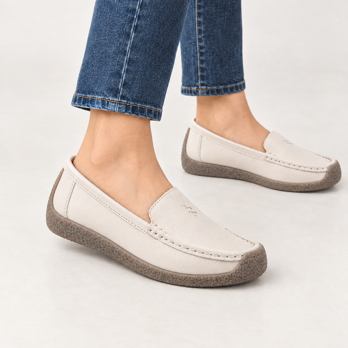 Giuseppa Round Toe Loafers - Off White