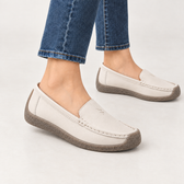 Giuseppa Round Toe Loafers - Off White